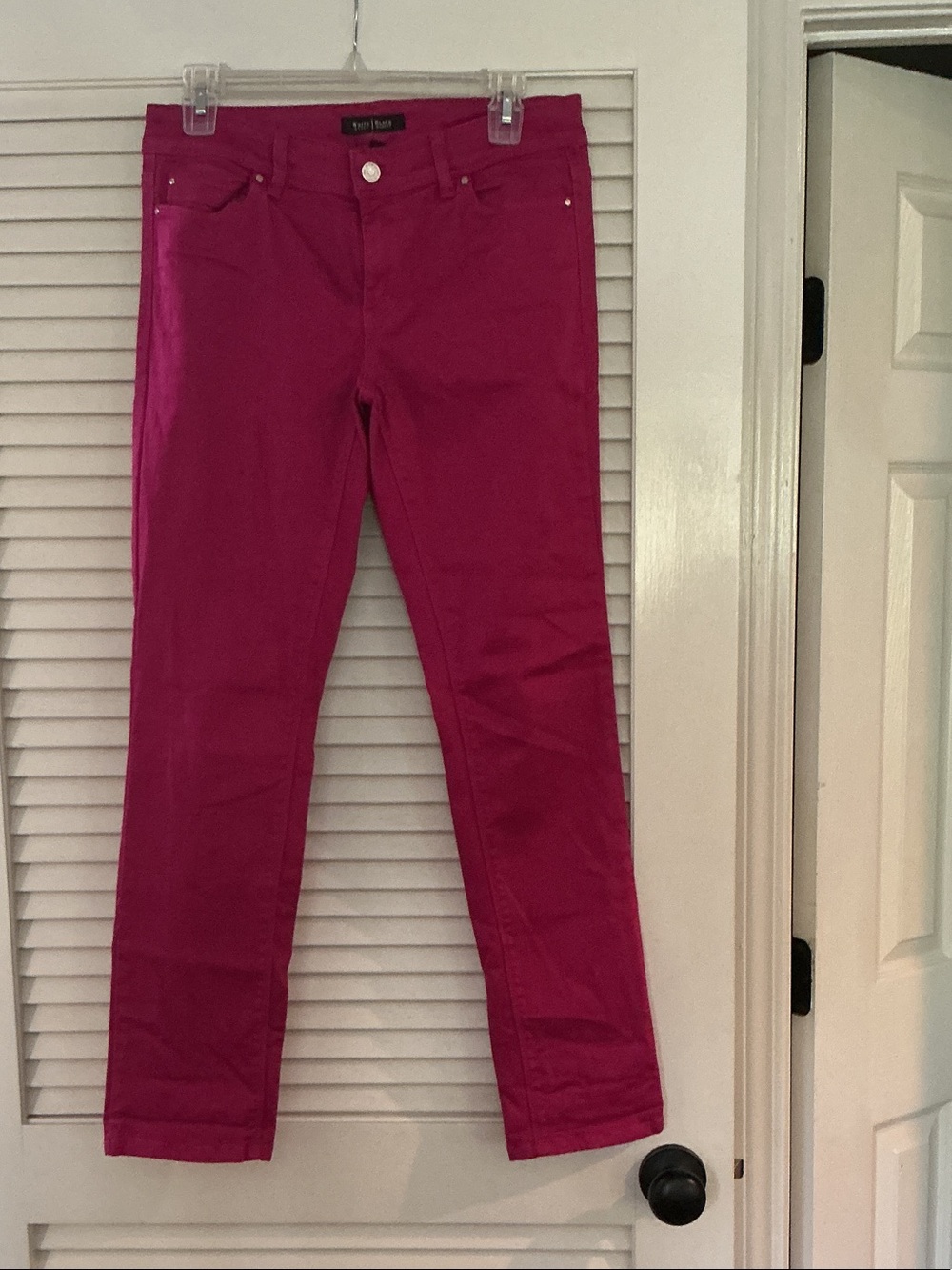 White House Black Market Women's Skinny Jeans in Bright Fuchsia